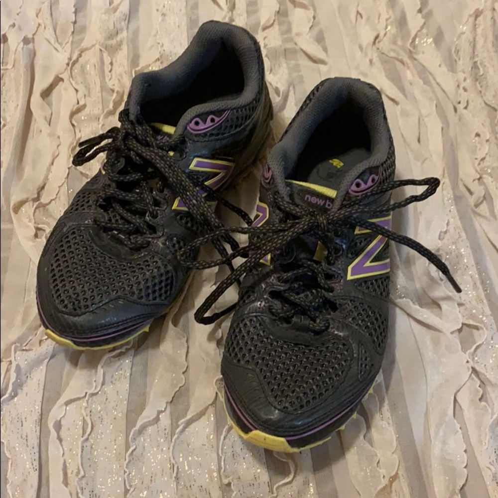 New balance tennis shoes